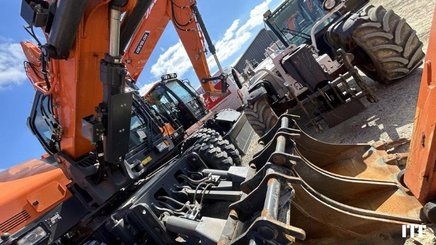 Wheeled excavator Doosan DX100W-7 - 14